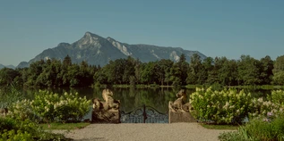 Leopoldskron Castle with a view over the Leopoldskroner Weiher towards the Untersberg | © Tourismus Salzburg