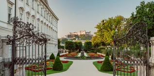 Mirabell Gardens with a view of Hohensalzburg Fortress | © Tourismus Salzburg