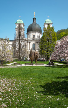 Dreifaltigkeitskirche in Spring in Salzburg | © Tourismus Salzburg