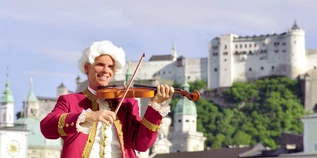 Mozart actor plays the violin | © Tourismus Salzburg GmbH / B. Reinhart