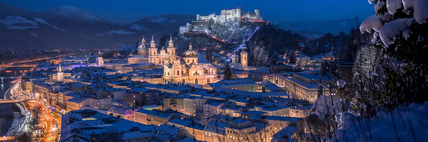 Blick vom Mönchsberg auf die Festung Hohensalzburg bei Nacht im Winter | © Tourismus Salzburg, Foto: Breitegger Günter