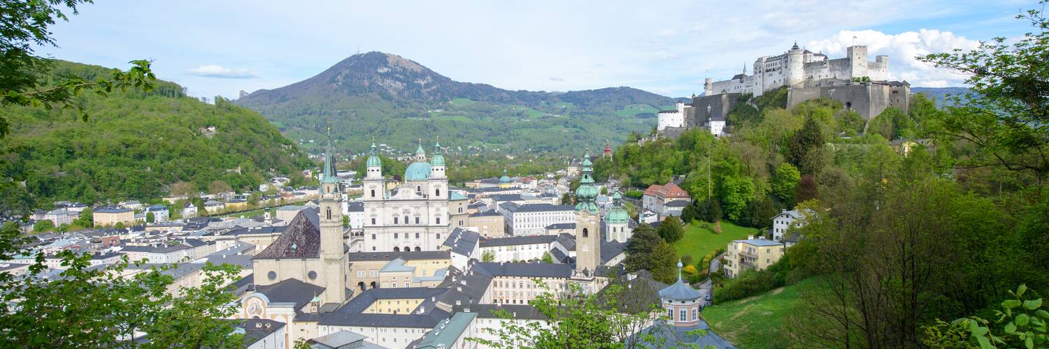Blick vom Mönchsberg auf die Salzburger Altstadt im Frühling | © Tourismus Salzburg / G. Breitegger